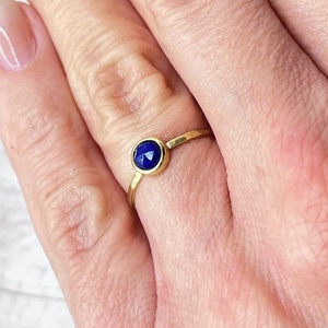 Lápisz lazuli arany gyűrű  (14K) - ékszer - gyűrű - szoliter gyűrű - Meska.hu