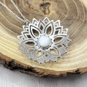 Gyöngyház mandala nyaklánc - Meska.hu