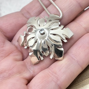 Hópehely ezüst nyaklánc topázzal - ékszer - nyaklánc - statement nyaklánc - Meska.hu