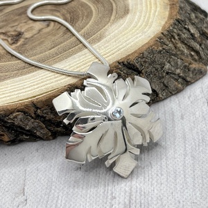 Hópehely ezüst nyaklánc topázzal - ékszer - nyaklánc - statement nyaklánc - Meska.hu