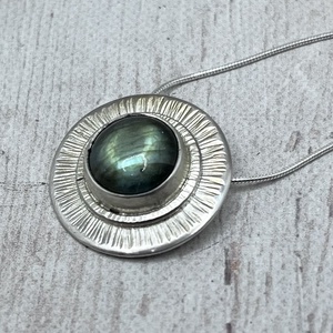 Labradorit ezüst nyaklánc - ékszer - nyaklánc - medál - Meska.hu