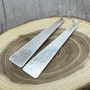 Virág mintás ezüst fülbevaló - ékszer - fülbevaló - lógó fülbevaló - Meska.hu