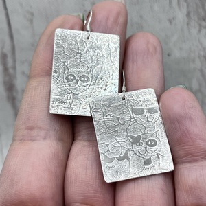 Cicás ezüst fülbevaló - ékszer - fülbevaló - lógó fülbevaló - Meska.hu