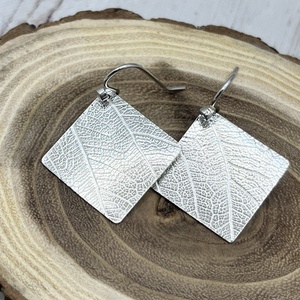 Levélerezet mintás ezüst fülbevaló - Meska.hu