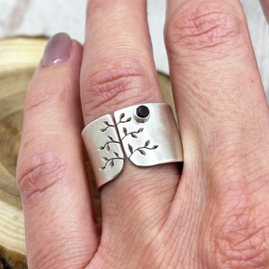 Tavaszi fa ezüst gyűrű gránáttal - ékszer - gyűrű - statement gyűrű - Meska.hu