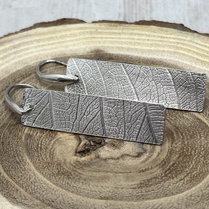 Levélerezet mintás ezüst fülbevaló, hosszú - ékszer - fülbevaló - lógó fülbevaló - Meska.hu