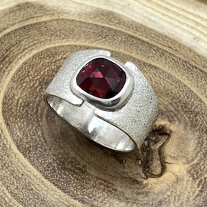 Gránát ezüst gyűrű  - Meska.hu