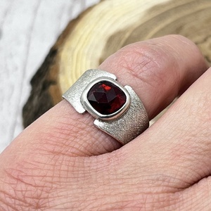 Gránát ezüst gyűrű  - ékszer - gyűrű - szoliter gyűrű - Meska.hu