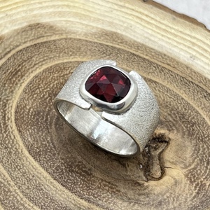 Gránát ezüst gyűrű  - ékszer - gyűrű - szoliter gyűrű - Meska.hu