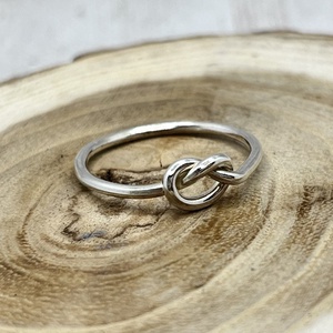 Csomó ezüst gyűrű , Ékszer, Gyűrű, Fonódó gyűrű, Fémmegmunkálás, Ötvös, MESKA