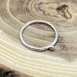 Pöttyös ezüst gyűrű  - Meska.hu