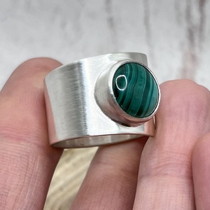 Malachit ezüst gyűrű  - ékszer - gyűrű - szoliter gyűrű - Meska.hu