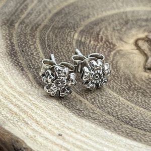 Virág ezüst bedugós fülbevaló - Meska.hu