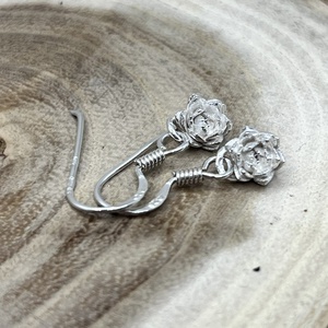 Kövirózsa ezüst fülbevaló - Meska.hu