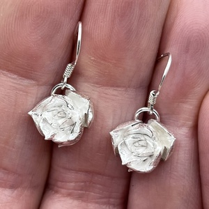 Kövirózsa ezüst fülbevaló (nagy) - ékszer - fülbevaló - lógó fülbevaló - Meska.hu