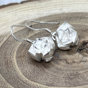 Kövirózsa ezüst fülbevaló (nagy) - ékszer - fülbevaló - lógó fülbevaló - Meska.hu