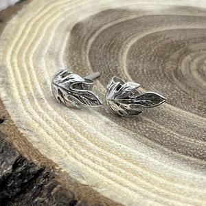 Levél ezüst bedugós fülbevaló  - ékszer - fülbevaló - pötty fülbevaló - Meska.hu