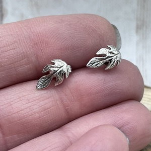 Levél ezüst bedugós fülbevaló  - ékszer - fülbevaló - pötty fülbevaló - Meska.hu