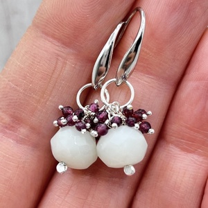 Jáde-gránát ezüst fülbevaló, Ékszer, Fülbevaló, Lógó fülbevaló, Ékszerkészítés, Ötvös, MESKA