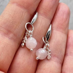 Rózsakvarc ezüst fülbevaló levélkével - ékszer - fülbevaló - lógó fülbevaló - Meska.hu