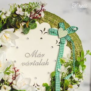 Üdezöld tavaszi virágos kopogtató - ajtódísz - otthon & életmód - dekoráció - ajtó- és ablak dekoráció - ajtódísz & kopogtató - Meska.hu