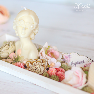 Anyák napi asztaldísz női arc szójagyertyával - otthon & életmód - virágdekoráció - virágdíszek - asztali virágdísz - Meska.hu