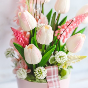 Tulipános kaspó - tavaszi asztaldísz - otthon & életmód - dekoráció - asztal és polc dekoráció - asztaldísz - Meska.hu