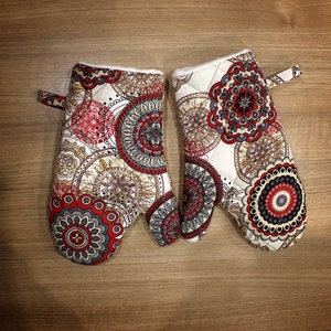 Piros mandalás edényfogó kesztyű, Otthon & Életmód, Konyhafelszerelés, tálalás, Edényfogó & Edényfedő, Konyhai textil, Varrás, MESKA