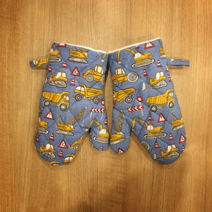 Kék alapon munkagépes edényfogó kesztyű, Otthon & Életmód, Konyhafelszerelés, tálalás, Konyhai textil, Edényfogó & Edényfedő, Varrás, MESKA