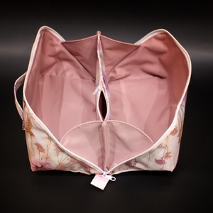 Binz neszesszer/nagy - pasztell lila virágos rózsaszín béléssel - táska & tok - neszesszer - Meska.hu