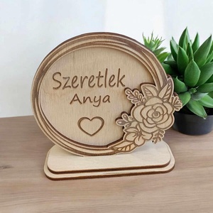 Gravírozott virágos dekoráció Anyának, Otthon & Életmód, Dekoráció, Asztal és polc dekoráció, Asztaldísz, Famegmunkálás, MESKA
