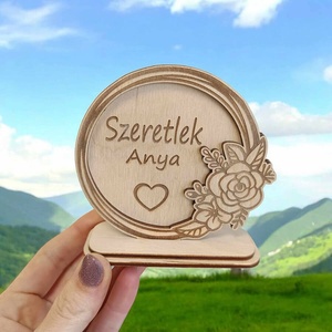 Gravírozott virágos dekoráció Anyának - otthon & életmód - dekoráció - asztal és polc dekoráció - asztaldísz - Meska.hu