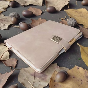 Műbőr jegyzetfüzet - gravírozott bambusz tollal - otthon & életmód - papír, írószer - jegyzetfüzet & napló - Meska.hu