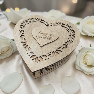 Egyedi gravírozott szív alakú doboz - esküvő - emlék & ajándék - doboz - Meska.hu