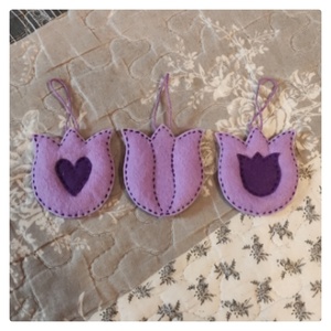 Húsvéti tojásfadísz - lila tulipánok - otthon & életmód - dekoráció - fali és függő dekoráció - függődísz - Meska.hu