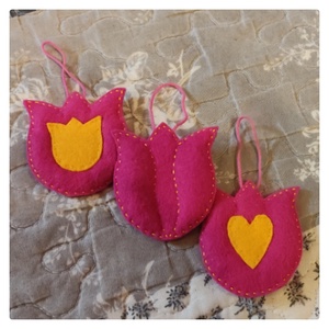 Húsvéti tojásfadísz - pink tulipánok, Otthon & Életmód, Dekoráció, Fali és függő dekoráció, Függődísz, Varrás, MESKA