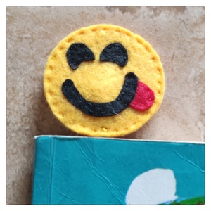 Torkos smiley könyvjelző  - könyv & zene - könyvjelző - Meska.hu