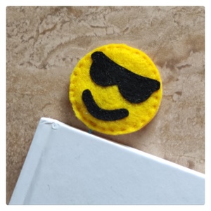 Napszemüveges smiley könyvjelző  - könyv & zene - könyvjelző - Meska.hu
