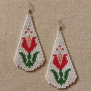 Kalocsai tulipán fülbevaló  - ékszer - fülbevaló - lógó fülbevaló - Meska.hu