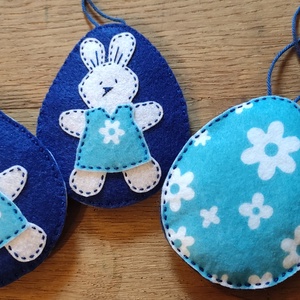 Húsvéti nyuszi tojásfadísz - virágos ruhás nyuszik - otthon & életmód - dekoráció - fali és függő dekoráció - függődísz - Meska.hu