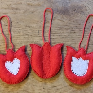 Húsvéti tojásfadísz - piros tulipánok - otthon & életmód - dekoráció - fali és függő dekoráció - függődísz - Meska.hu