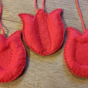 Húsvéti tojásfadísz - piros tulipánok - otthon & életmód - dekoráció - fali és függő dekoráció - függődísz - Meska.hu