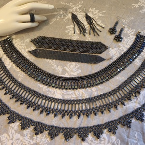 Hematit karkötő  - ékszer - karkötő - gyöngyös karkötő - Meska.hu