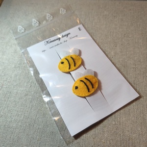 Csitt-csatt hajcsat - mini méhecskék (2 db) (2) - ruha & divat - hajdísz & hajcsat - hajdísz - Meska.hu