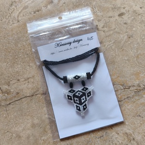 Gyöngy háromszög medál (105) - ékszer - nyaklánc - gyöngyös nyaklánc - Meska.hu