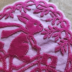 Húsvéti nyuszi filigrán ajtódísz - rózsaszín , Otthon & Életmód, Dekoráció, Ajtó- és ablak dekoráció, Ajtótábla, Varrás, MESKA