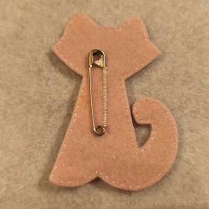 Cica kitűző (60) - ékszer - kitűző és bross - Meska.hu