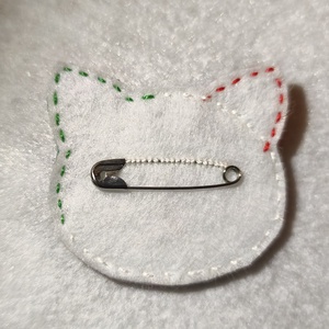 Trikolor cica kitűző (64) - ékszer - kitűző és bross - Meska.hu