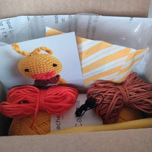 Sárga kacsás baba csörgő amigurumi horgoló készlet - diy (csináld magad) - egységcsomag - Meska.hu
