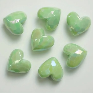 Csiszolt szív alakú gyöngy 17 x 19 mm - zöld, Kellékek & szerszámok, Gyöngyfűzés kellékek, Műanyag gyöngy, Ékszerkészítés, MESKA